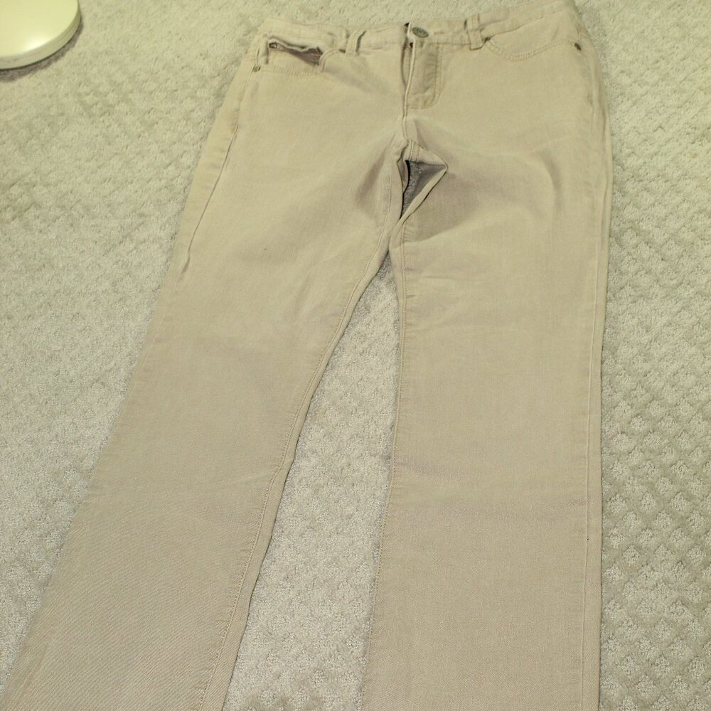 Bandolino Samantha Size 6 Tan Mid Rise Straight Leg Stretch Jeans